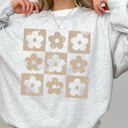 XL Ash Light Gray Retro Checkered Flowers Minimalist Vintage Print Artwork Cozy Cotton Blend Sweatshirt