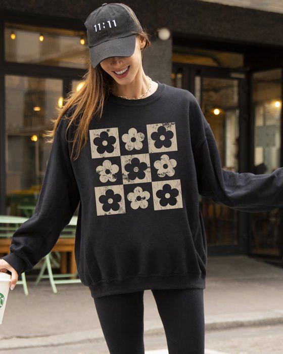 Retro Checkered Flowers Minimalist Vintage Print Artwork Cozy Cotton Blend Sweatshirt