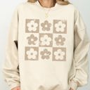Small Sand Retro Checkered Flowers Minimalist Vintage Print Artwork Cozy Cotton Blend Sweatshirt