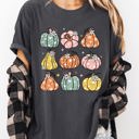 XL Pepper Dark Gray Retro Colorful Floral Pumpkins Halloween Jack-O-Lantern Fall Autumn Comfort Colors Tee