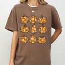  Retro Floral Pumpkins Halloween Jack-O-Lantern Fall Autumn Vibes Comfort Colors Tee