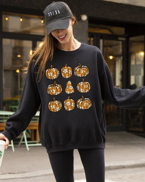 Retro Floral Pumpkins Halloween Jack-O-Lantern Fall Autumn Harvest Festive Sweatshirt