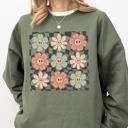 XL Military Green Retro Flowers Checkered Daisies Hippie Cute Positivity Vintage Floral Motif Across Checkerboard Panels Sweatshirt