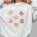  Retro Minimalist Flowers Checkered Vintage Floral Daisies Patterned Print Sweatshirt