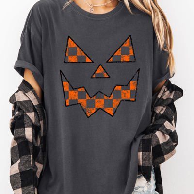 Spooky Jack-O-Lantern Retro Halloween Checkered Pumpkin Scene Comfort Colors Tee
