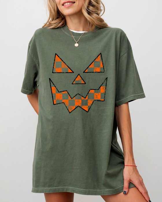 Spooky Jack-O-Lantern Retro Halloween Checkered Pumpkin Scene Comfort Colors Tee