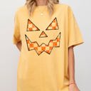 XL Mustard Spooky Jack-O-Lantern Retro Halloween Checkered Pumpkin Scene Comfort Colors Tee