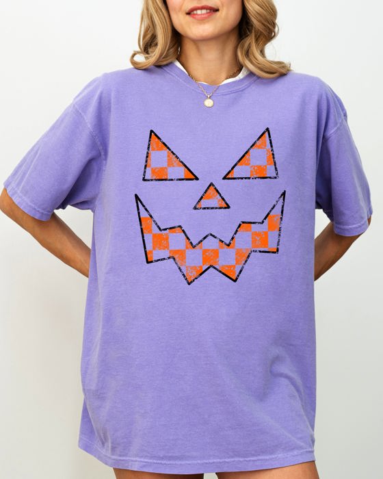 Spooky Jack-O-Lantern Retro Halloween Checkered Pumpkin Scene Comfort Colors Tee