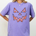 Medium Violet Purple Spooky Jack-O-Lantern Retro Halloween Checkered Pumpkin Scene Comfort Colors Tee