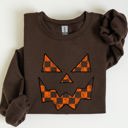 XXL Dark Chocolate Brown Spooky Jack-O-Lantern Retro Halloween Pumpkin Checkered Graphic Cozy Seasonal Sweatshirt