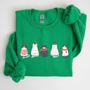 XL Irish Bright Green Charming Christmas Cats And Kitties Celebrating With Santa In A Snowy Xmas Scene Sweatshirt
