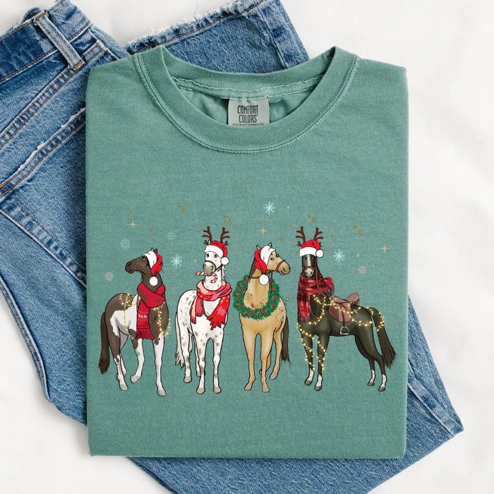 Christmas Horses Santa Winter Snow Xmas Scene For Horse Lovers Vintage Style Comfort Colors Tee