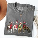 XXL Pepper Dark Gray Christmas Horses Santa Winter Snow Xmas Scene For Horse Lovers Vintage Style Comfort Colors Tee
