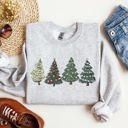 XXXL Ash Light Gray Christmas Trees Winter Snow Santa Festive Cozy Warm Holiday Scene With Twinkling Lights And Ornaments Sweatshirt