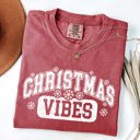 XXXL Crimson Red Christmas Vibes Snowflakes Retro Varsity Santa Snow Xmas Holiday Edition Vintage Style Comfort Colors Tee