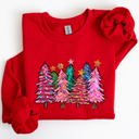 XL Red Colorful Christmas Tree Retro Santa Winter Xmas Festive Ornament Artwork Edition Sweatshirt