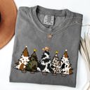 Small Pepper Dark Gray Cowboy Christmas Trees With Winter Snow Santa Silhouette Western Holiday Scene Comfort Colors Tee