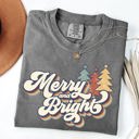 Medium Pepper Dark Gray Merry And Bright Colorful Retro Christmas Santa Winter Edition Comfort Colors Tee