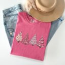 XXXL Crunchberry Pink Pink Christmas Trees Santa Winter Snow Holiday Scene Illustration With Vintage Charm Comfort Colors Tee