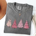 XL Pepper Dark Gray Pink Christmas Trees Santa Winter Snow Holiday Scene Illustration With Vintage Charm Comfort Colors Tee