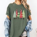 Small Moss Dark Green Retro Christmas Trees Winter Snow Santa Holiday Scene Throwback Classic Comfort Colors Tee