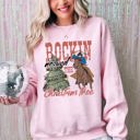 XXL Light Pink Rockin Around The Christmas Tree Cowboy Lasso Santa Western Xmas Graphic Sweatshirt