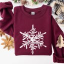 XXXL Maroon Snowflake Beautiful Winter Christmas Snow Xmas Cozy Holiday Pattern Graphic Sweatshirt