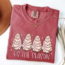 Large Crimson Red Tis The Season Pink Christmas Cakes Cute Treat Winter Santa Xmas Comfort Colors Tee