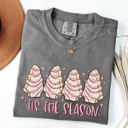 XXXL Pepper Dark Gray Tis The Season Pink Christmas Cakes Cute Treat Winter Santa Xmas Comfort Colors Tee