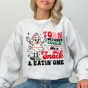 XXL Ash Light Gray Torn Between Looking Like A Snack And Eating One Christmas Cakes Santa Winter Xmas Sweatshirt