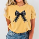  Vintage Black Bow Ribbon Skeleton Ghost Western Witch Aesthetic Halloween Meme Comfort Colors Tee
