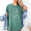 XXXL Light Green Christmas Cat Lights Santa Feline Holiday Cheer For Cat Lovers Comfort Colors Tee