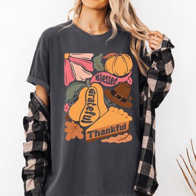 Grateful Thankful Blessed Autumn Thanksgiving Flowers Pumpkins Pilgrims Comfort Colors Tee