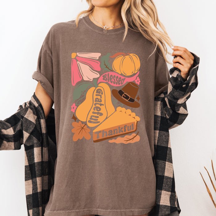 Grateful Thankful Blessed Autumn Thanksgiving Flowers Pumpkins Pilgrims Comfort Colors Tee