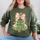 XXL Military Green Beautiful Christmas Tree Coquette Ribbon Bows Xmas Ornament Theme Cozy Festive Print Sweatshirt