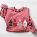  Valentine's Chickens Love Hearts Whimsical Farmhouse Cozy Design For Farm Lovers Sweatshirt