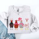 Medium Ash Light Gray Valentine's Chickens Love Hearts Whimsical Farmhouse Cozy Design For Farm Lovers Sweatshirt