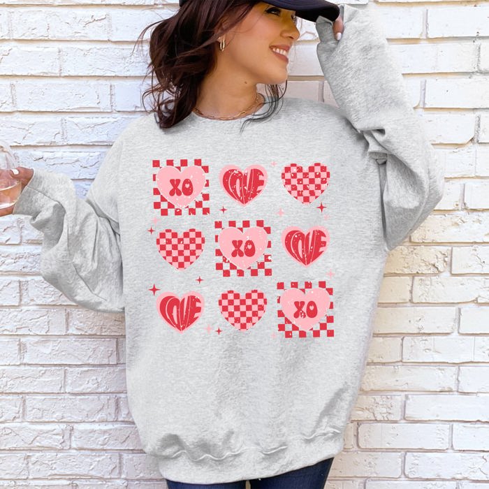 XOXO Valentine's Day Checkered Retro Love Hearts Cozy Warmth Fleece-Soft Sweatshirt