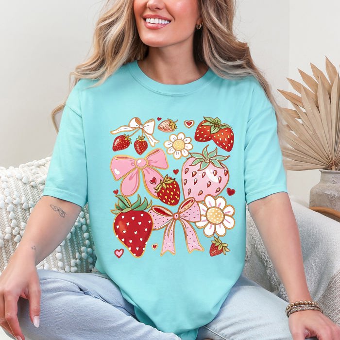 Retro Strawberries And Daisies Vintage Floral Print Pretty Nostalgic Summer Vibe Comfort Colors Tee