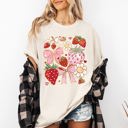 Medium Ivory Cream Retro Strawberries And Daisies Vintage Floral Print Pretty Nostalgic Summer Vibe Comfort Colors Tee