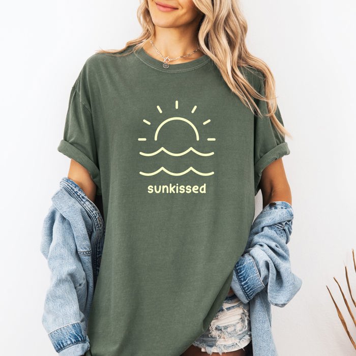 Sunkissed Retro Minimalist Sunshine Beach Summer Vibes Edition Comfort Colors Tee