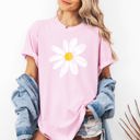 XL Blossom Light Pink Vintage Daisy Floral Print With Sunlit Summer Vibes And Timeless Floral Charm Comfort Colors Tee