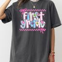 XXXL Pepper Dark Gray First Grade Teacher Retro Checkered Pattern Back To School Style For Teachers Comfort Colors Tee