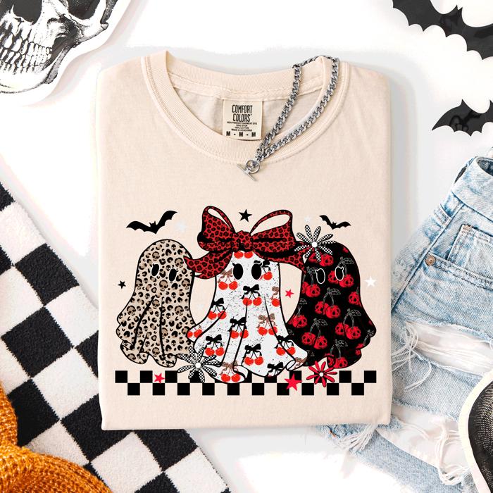 Retro Halloween Ghosts, Checkered Pattern, Vintage Halloween Imagery, Nostalgic Seasonal Artwork Comfort Colors Tee