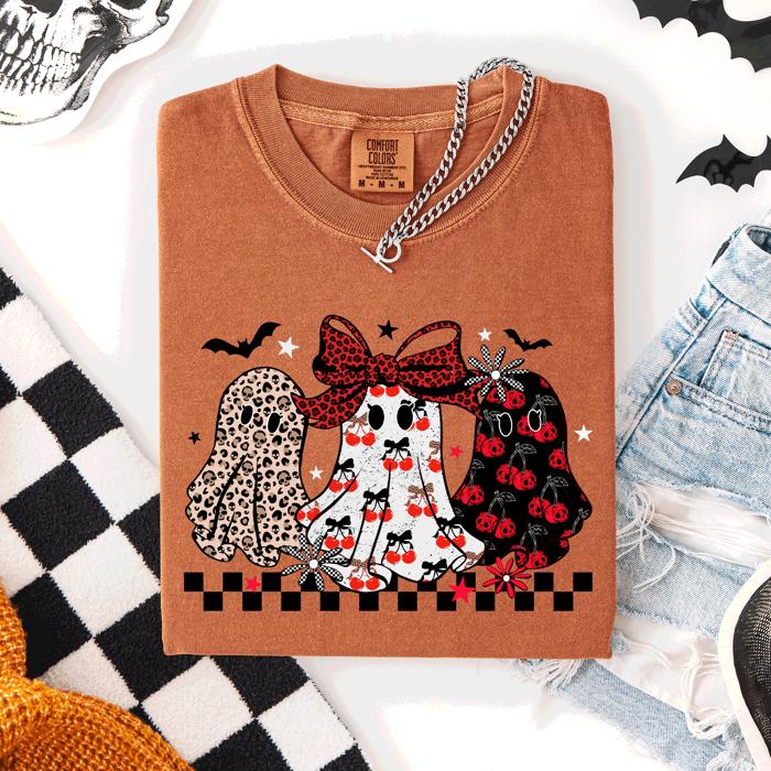 Retro Halloween Ghosts, Checkered Pattern, Vintage Halloween Imagery, Nostalgic Seasonal Artwork Comfort Colors Tee