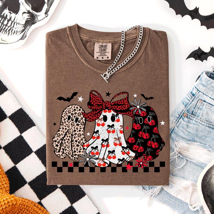 Retro Halloween Ghosts, Checkered Pattern, Vintage Halloween Imagery, Nostalgic Seasonal Artwork Comfort Colors Tee