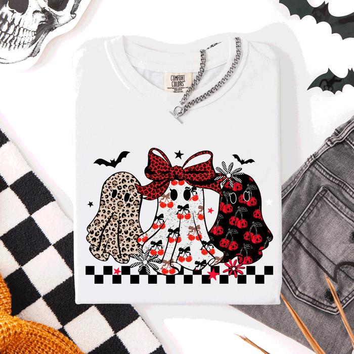 Retro Halloween Ghosts, Checkered Pattern, Vintage Halloween Imagery, Nostalgic Seasonal Artwork Comfort Colors Tee