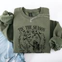 Small Military Green Tis The Season To Be Spooky Skeleton Halloween Retro Classic Ghoulish Festive Night Edition Sweatshirt