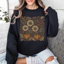 XXL Black Autumn Wildflowers Minimalist Gorgeous Fall Pumpkin Botanical Cozy Autumnal Sweatshirt