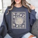 XXL Dark Gray Heather Checkered Pumpkin Minimalist Autumn Harvest Motif Cozy Seasonal For Fall Wardrobe Sweatshirt